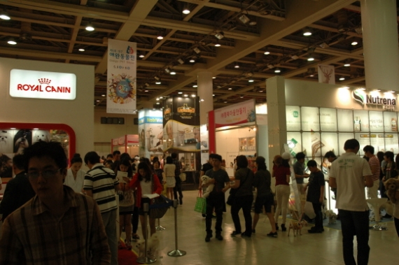 매년 펫박람회 전시행사를 치르면서
