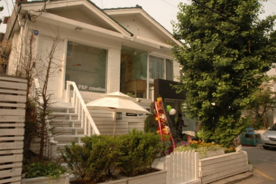 애견의류업체 이츠독, 신사동에 새로운 디스플레이 매장 오픈