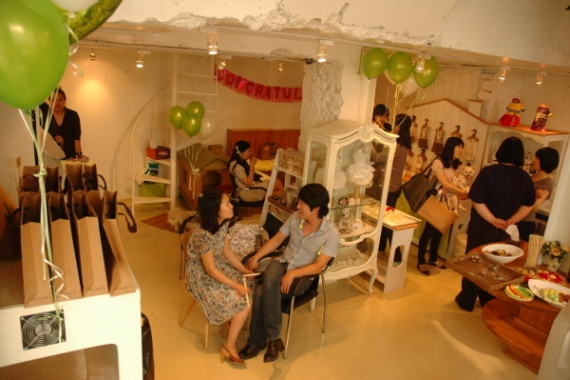 애견의류업체 이츠독, 신사동에 새로운 디스플레이 매장 오픈