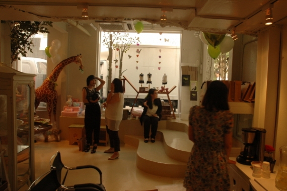 애견의류업체 이츠독, 신사동에 새로운 디스플레이 매장 오픈