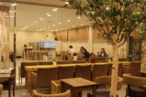 경기도 광명에 새롭게 오픈한 'Book & Dog' 애견카페