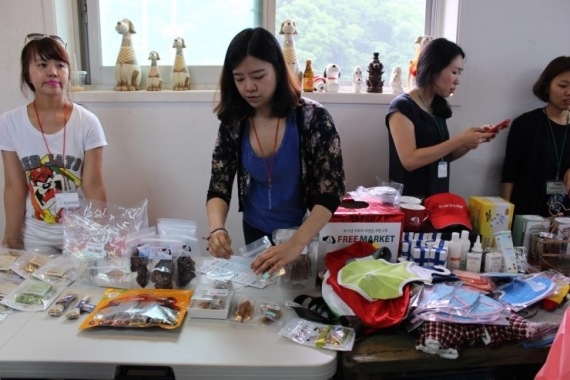 유기견 치료비 마련을 위한 'FREE MARKET' 행사 열려