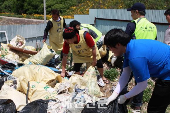 내추럴발란스 블루엔젤 봉사단, 이번엔 모델 에이전시 에스팀과 함께.