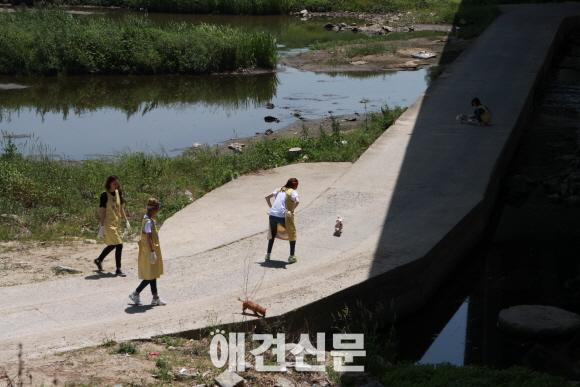 내추럴발란스 블루엔젤 봉사단, 이번엔 모델 에이전시 에스팀과 함께.