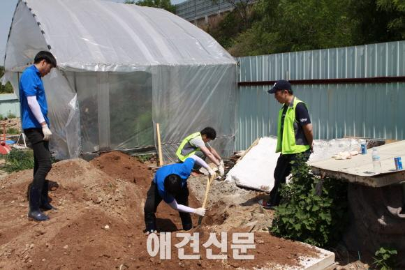 내추럴발란스 블루엔젤 봉사단, 이번엔 모델 에이전시 에스팀과 함께.