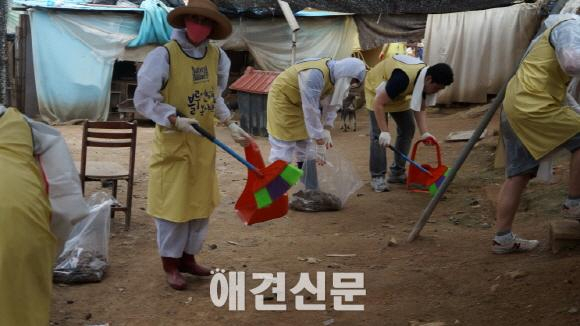 네추럴발란스 블루엔젤 자원봉사단 6기, 아산천사원에서 자원봉사로 구슬땀..