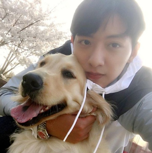 씨엔블루 이정신, 반려견 심바와 훈훈 투샷...우리 아들