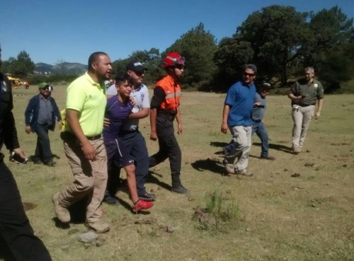 협곡에 떨어진 아이를 44시간 동안 지킨 강아지