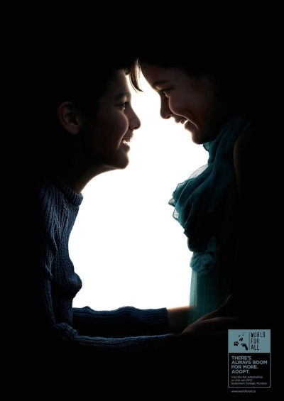 독특한 반려동물 입양 포스터 눈길을 사로잡다