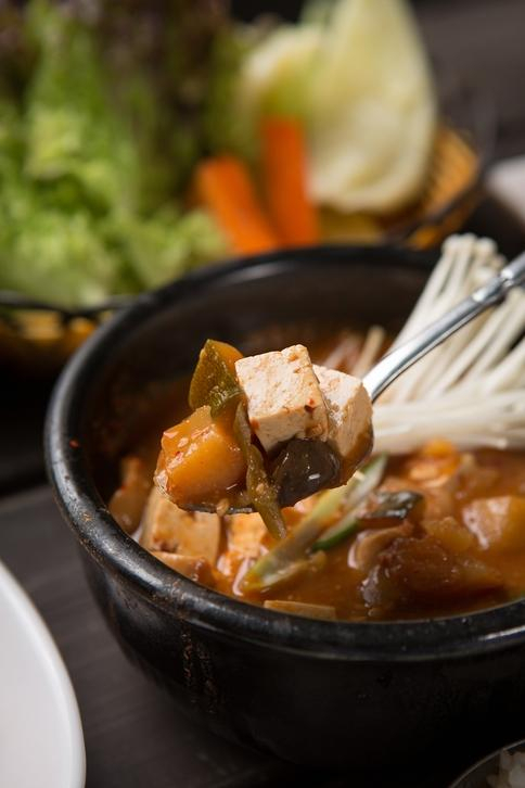 집에서 간단한 저녁메뉴로 숙주볶음, 된장찌개 만드는 법 레시피엔 '우삼겹'이 딱!