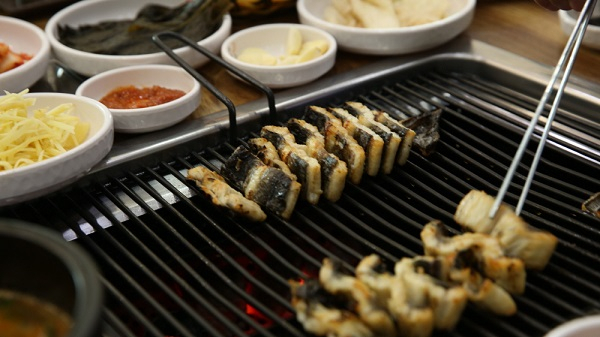 부산정관맛집 풍천숯불민물장어, 갓 손질한 장어요리