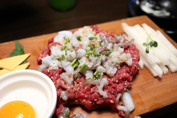 대구 칠곡3지구 맛집 육회지존, 감칠나게 맛있는 육회요리 선보여