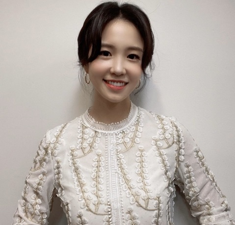 장예원 아나운서, 나이 가늠 불가 동안 미모 기생충 소식 준비했어요