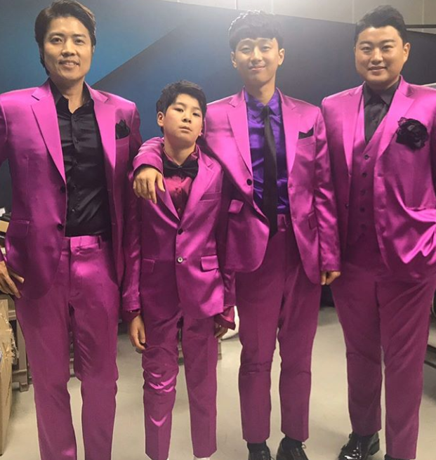 `미스터트롯` 김호중, 방송시간 전 정동원·고재근·이찬원과 `찰칵` 가족 같은 우리