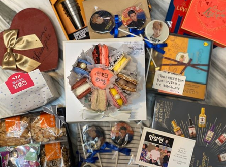 배우 안보현, 발렌타인데이 선물 인증해 '시선집중'