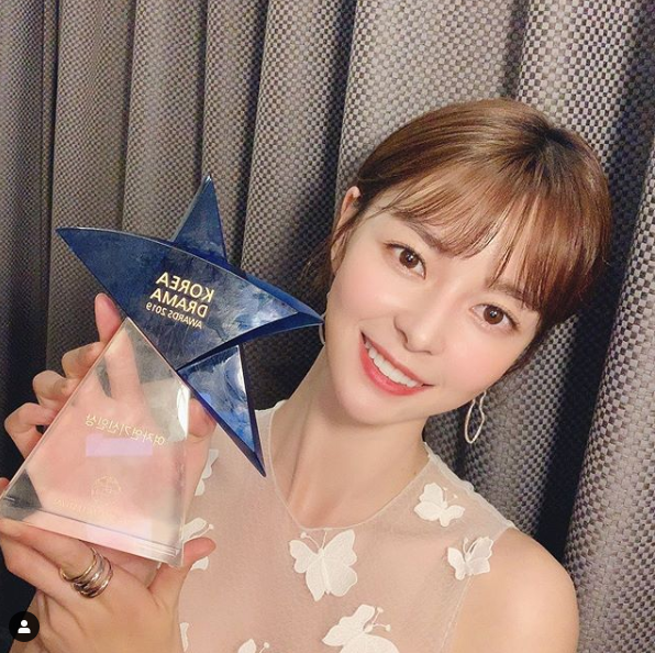 권나라, 벌써 30대 나이? 반려견 호두와의 최근 근황 '공개'