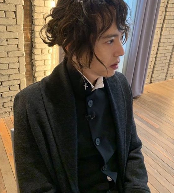 양준일, 나이 50대 맞아? 인스타에서도 `저세상 비주얼+기럭지`