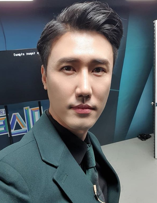 가수 신성, `소띠 친구` 영기와 `미스터트롯` 밖 남다른 친분 공개