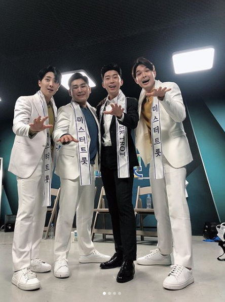 '미스터트롯' 류지광, 임영웅·강태관·황윤성과의 친형제 케미 발사해 '시선집중'