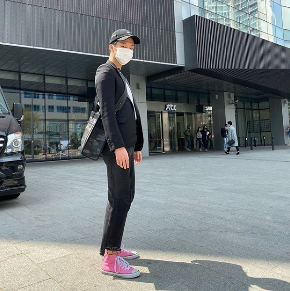 위너 이승훈, 맏형 김진우에 이어 16일 입소 그룹 내 두번째