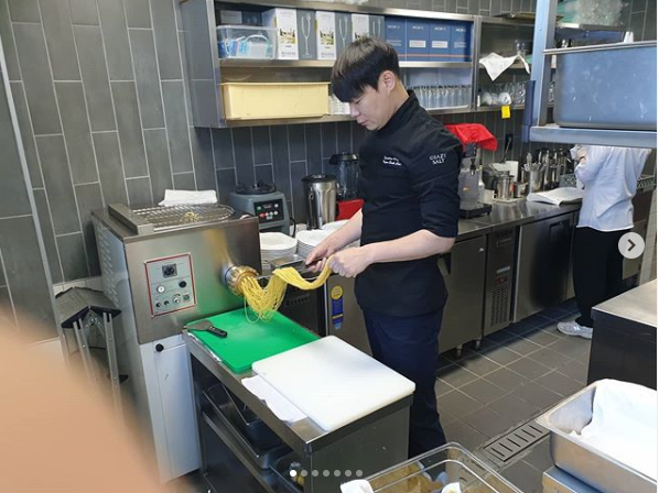 '스타 셰프' 최현석, 전 프로 하차하더니 방송 복귀 신호탄 쏘다?