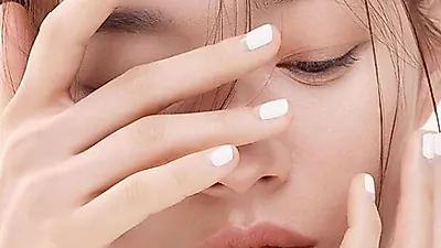 [2019 가을 네일] 신민아, 태연 '손톱미인'의 네일아트? 네일스티커·젤네일로 초간편 가을 스타일 완성