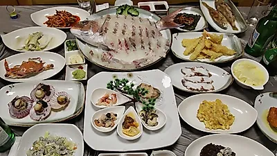 전망대횟집, 다채로운 풍미가 담긴 음식 맛볼 수 있어