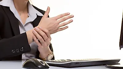 찌릿한 손목통증 '손목터널증후군' 증상, 치료 및 운동은?