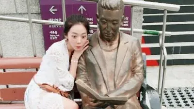 역적 채수빈, 순백의 원피스 입고 매끈 각선미 자랑…옆에 누구지?