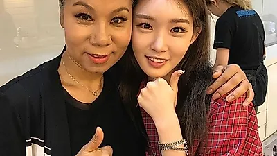 인순이, 딸뻘 청하와의 투샷에도 빛나는 미모.. 나이 진짜 몇 살이야? 청하와는 '38살 차이'