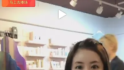 피스비사라, 패션 코스메틱스 본사 스튜디오에서 왕홍 라이브 방송 진행