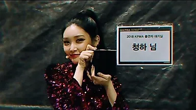 [스타☆톡] 청하 황금돼지의 해 첫 정상 노린다 "벌써 12시"···여자친구·우주소녀·에이핑크 맞대결