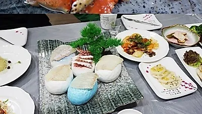 봄철 건강식 '대게찜', 가성비로 즐긴다...원주 맛집 탐방 '주문진대게회타운'