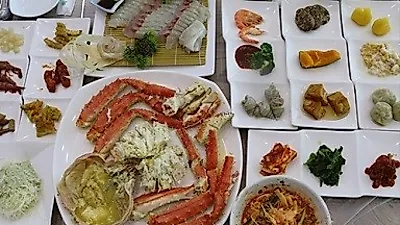 속초 동명항 맛집 '비치대게직판장' 최고급 대게찜과 무제한 스끼다시 제공