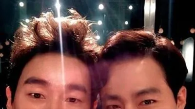 허지웅, 조인성과 훈훈한 인증샷 '눈길'...어떤 사이?