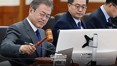 [☞핫키워드] 문재인 대통령 지지율 50%↓G20서 '격하' 논란···문재인 정권 최대 위기