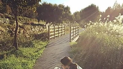 홍수아, 반려견과 평화로운 산책 중 "우리딸랑구쑤"