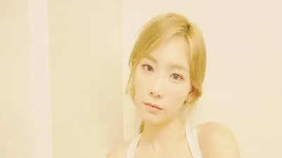 태연, 뽀얀 피부에 여리여리한 어깨선까지...'요정 맞네'