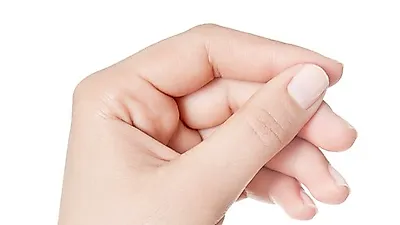 손톱 세로줄이 생기는  원인과 건강과 직결되는 이유는?
