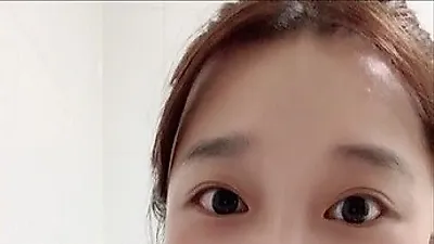 메이크페이스 'V진동클렌져', 저자극 실리콘 헤드로 꼼꼼한 세안 가능해