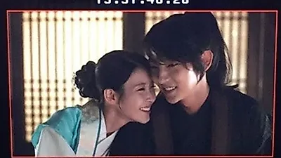 '달의 연인' 아이유, 실제 연인 같은 달달한 투샷 '시선 집중'