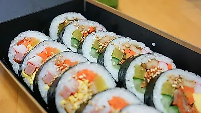 봄소풍 도시락에 어울리는 김밥 맛있게 싸는법…김밥만들기 어렵지 않아요!