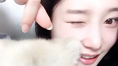 다이아 정채연, 머루와 깜찍 윙크샷 "하트뿅"
