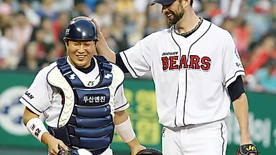 "현재 심정 너무 힘들다" 니퍼트, 양의지와 돈독했던 과거 사진 눈길…국민청원까지 등장