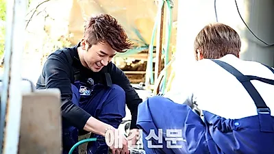 그룹 신화, 유기견보호소 '산수의 천사들'에서 보낸 1박2일