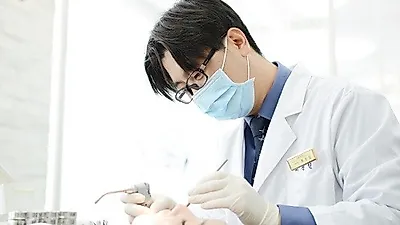 치아교정 교정기 부담 덜어…치아 안쪽에 설치하는 설측교정