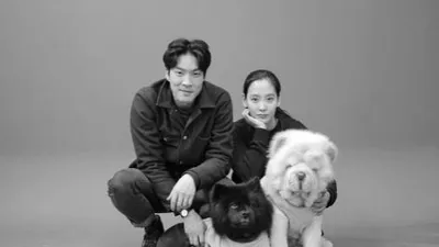 다나, 반려견과 찍은 다정다감 흑백 사진