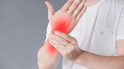 '악!' 갑작스런 손목 통증, 혹시 '손목 건초염'?…주요 증상과 치료법