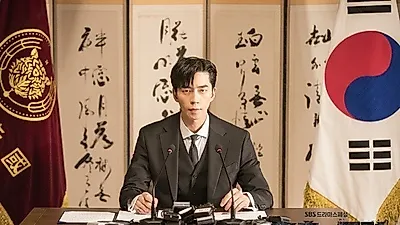 '황후의품격' 신성록의 사랑은 최진혁·장나라 아닌 '이것'?  '귀요미' 폐하 모습이 심쿵.. 나이·결혼·부인 관심 폭주