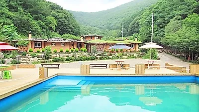문경 산과산사이 펜션, 청정 1급수 담은 야외 수영장 개장